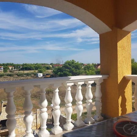 Apartmani Anna Vir Ngoại thất bức ảnh
