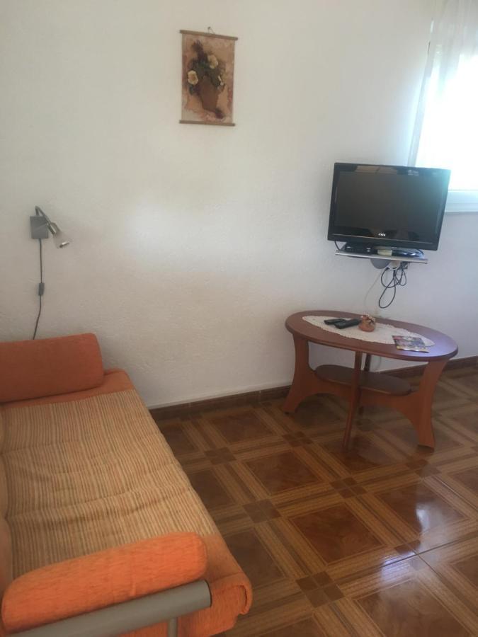 Apartmani Anna Vir Ngoại thất bức ảnh