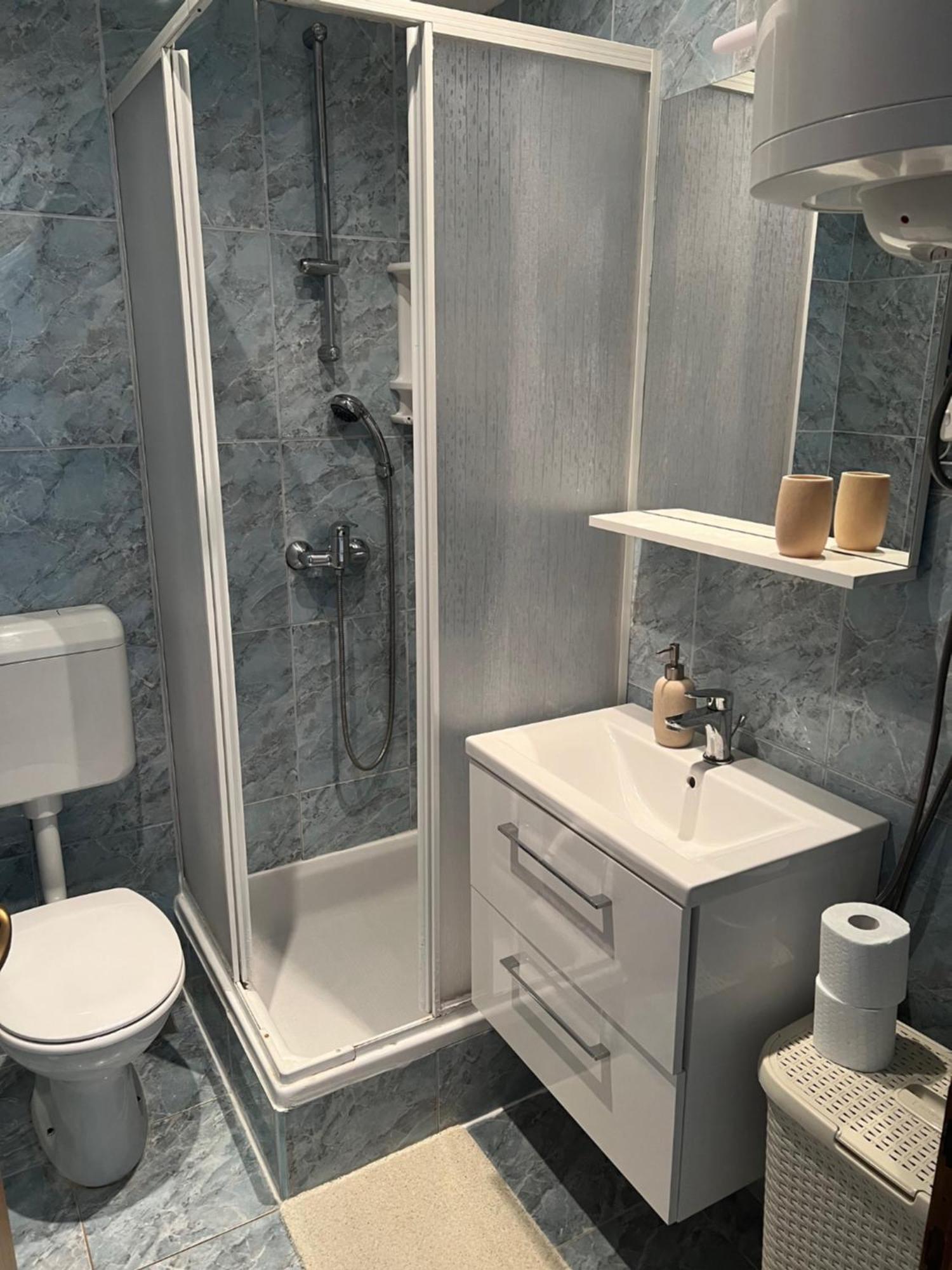 Apartmani Anna Vir Ngoại thất bức ảnh